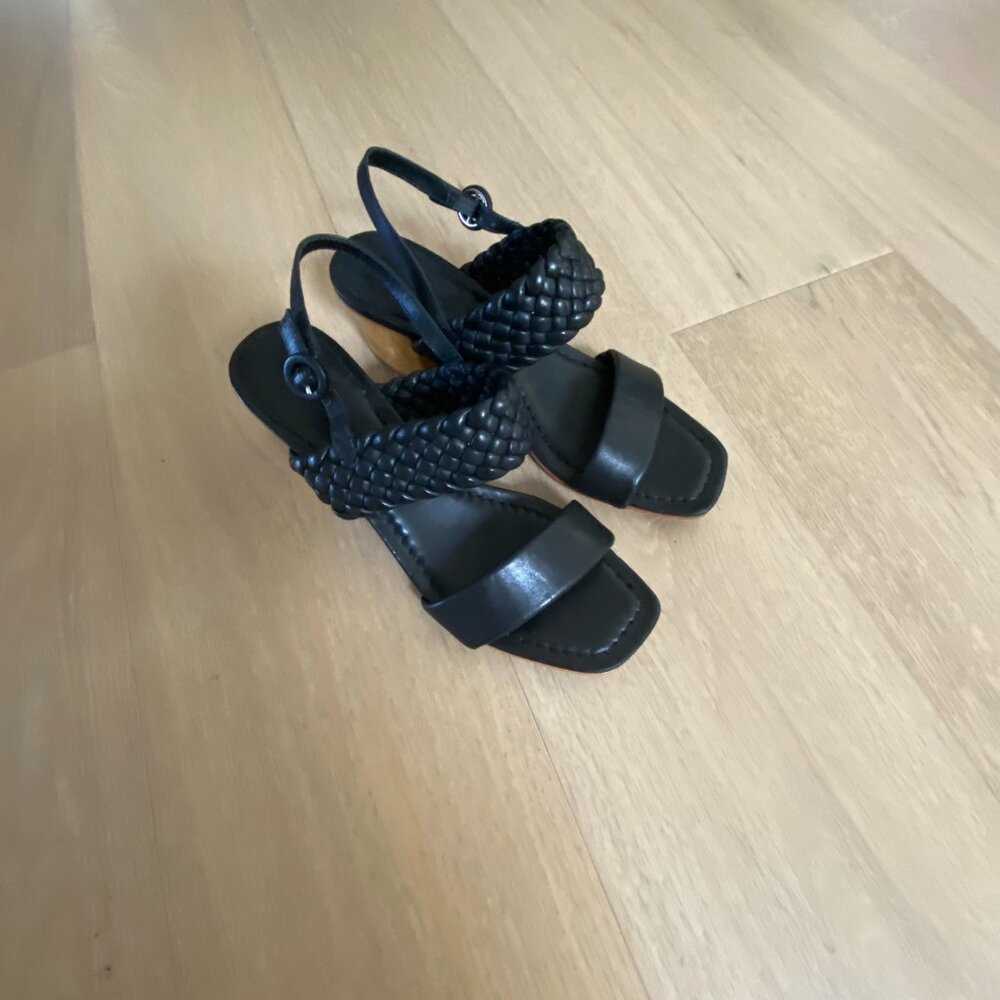 Bernardo. 1946 Beaufort 2 Mid Heel Sandal 9.5 Black
